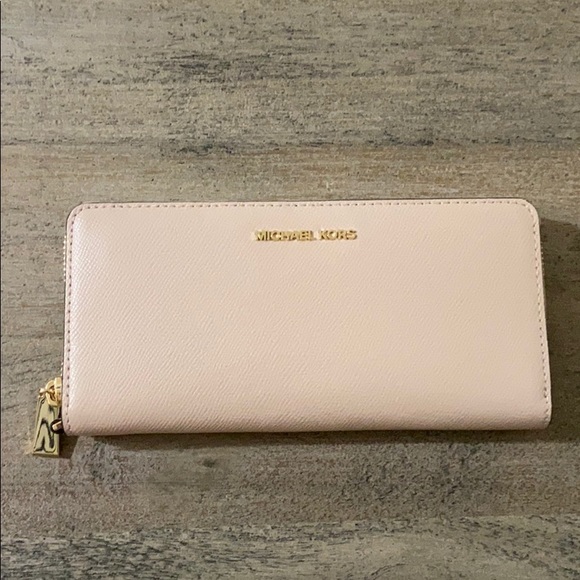 Michael Kors Handbags - Michael Kors leather Continental wallet